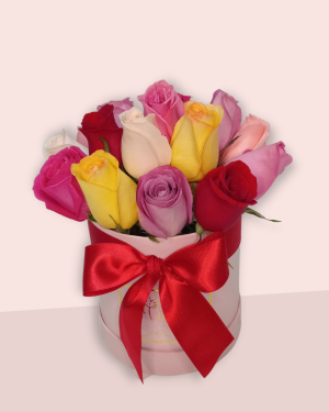 Arreglo floral con 14 rosas multicolores