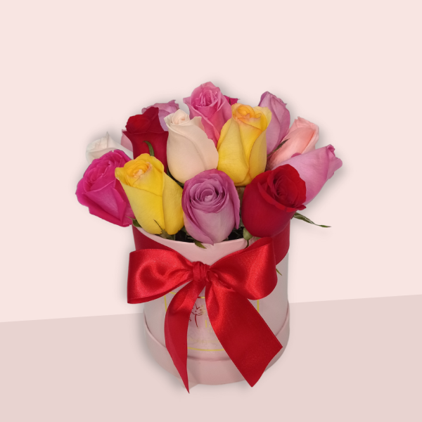 Arreglo floral con 14 rosas multicolores