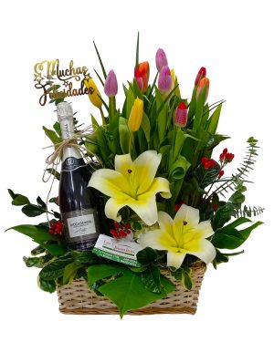 Muchas felicidades con tulipanes